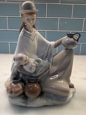 Lladro Mother & Baby Woman With Pottery Jugs Porcelain Figurine Spain 8.5”
